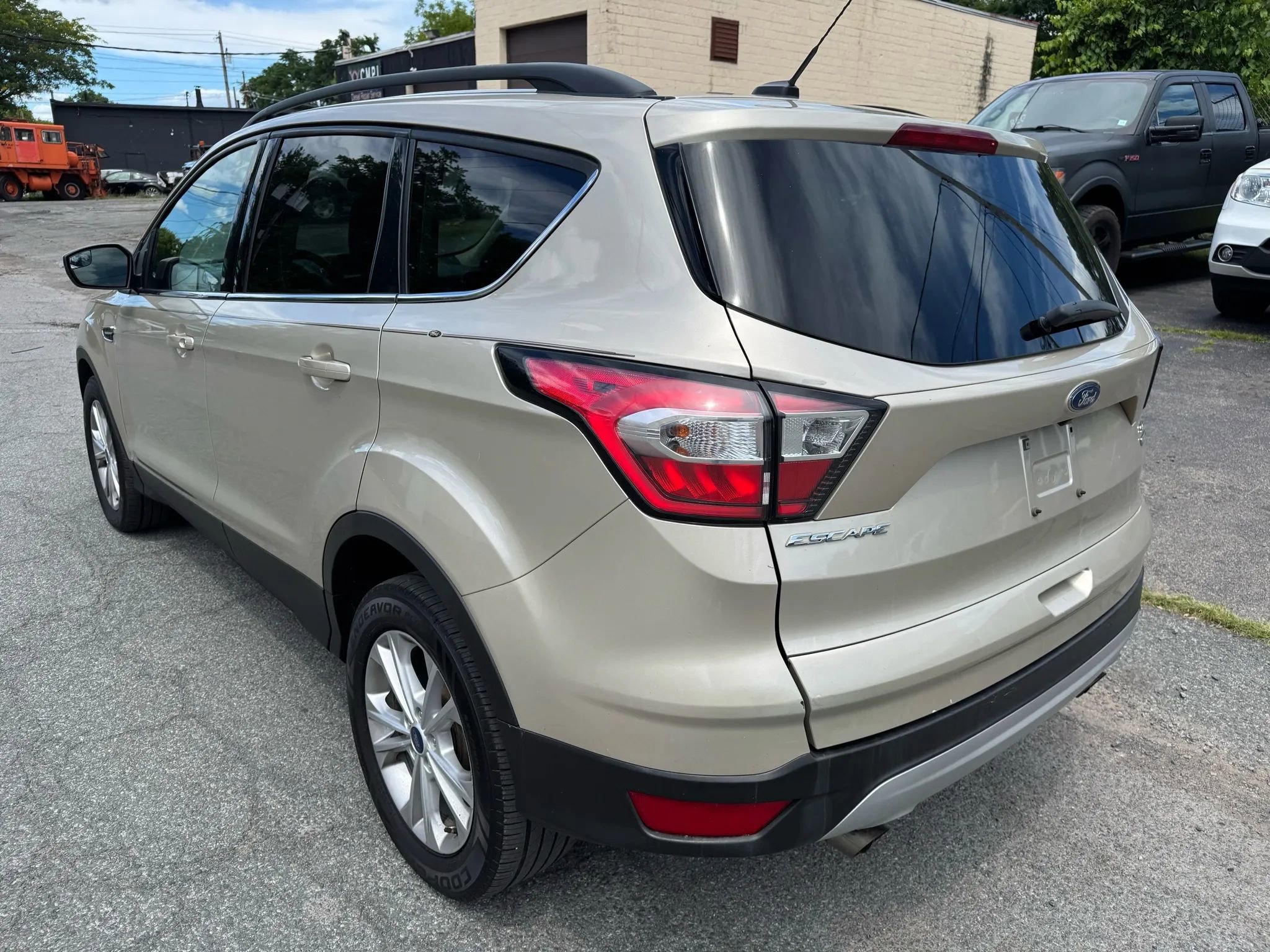 Used 2018 Ford Escape SE image 7