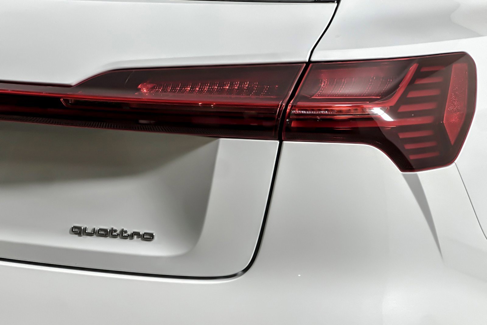 Used 2022 Audi e-tron Premium w/ Convenience Plus Package image 26