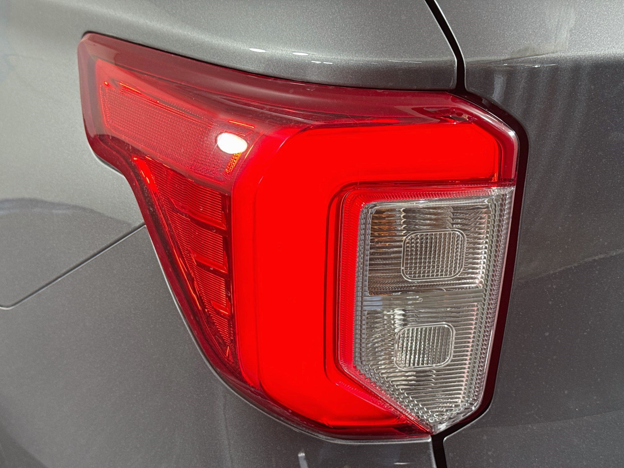 Used 2024 Ford Explorer Limited w/ Limited Technology Package RWD image 36
