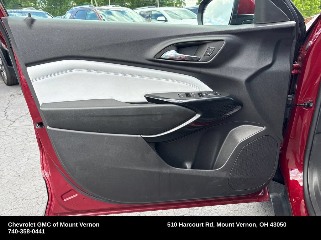 Used 2025 Chevrolet Trax LT w/ LT Convenience Package FWD image 13