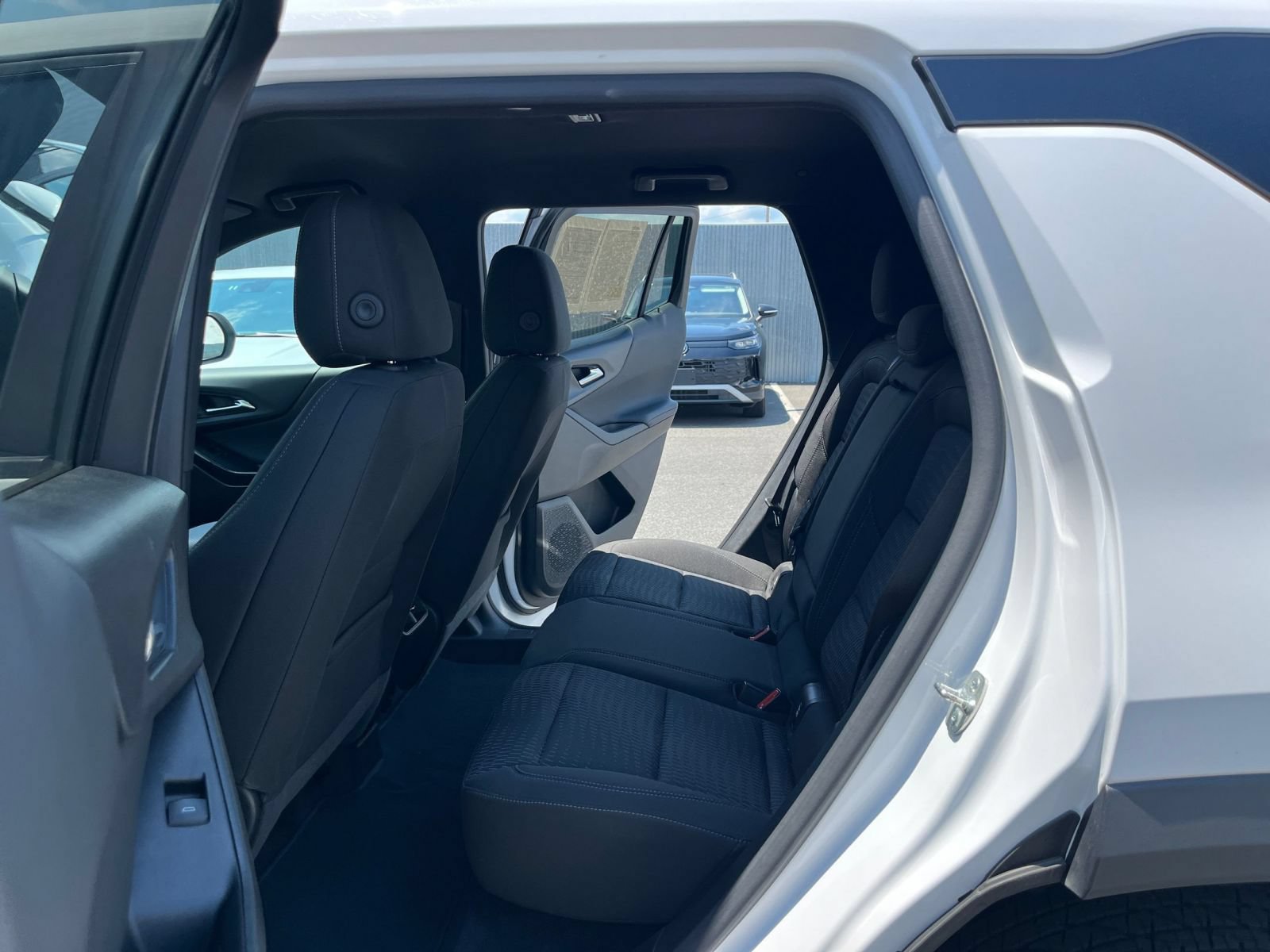 Used 2025 Chevrolet Equinox LT FWD image 26