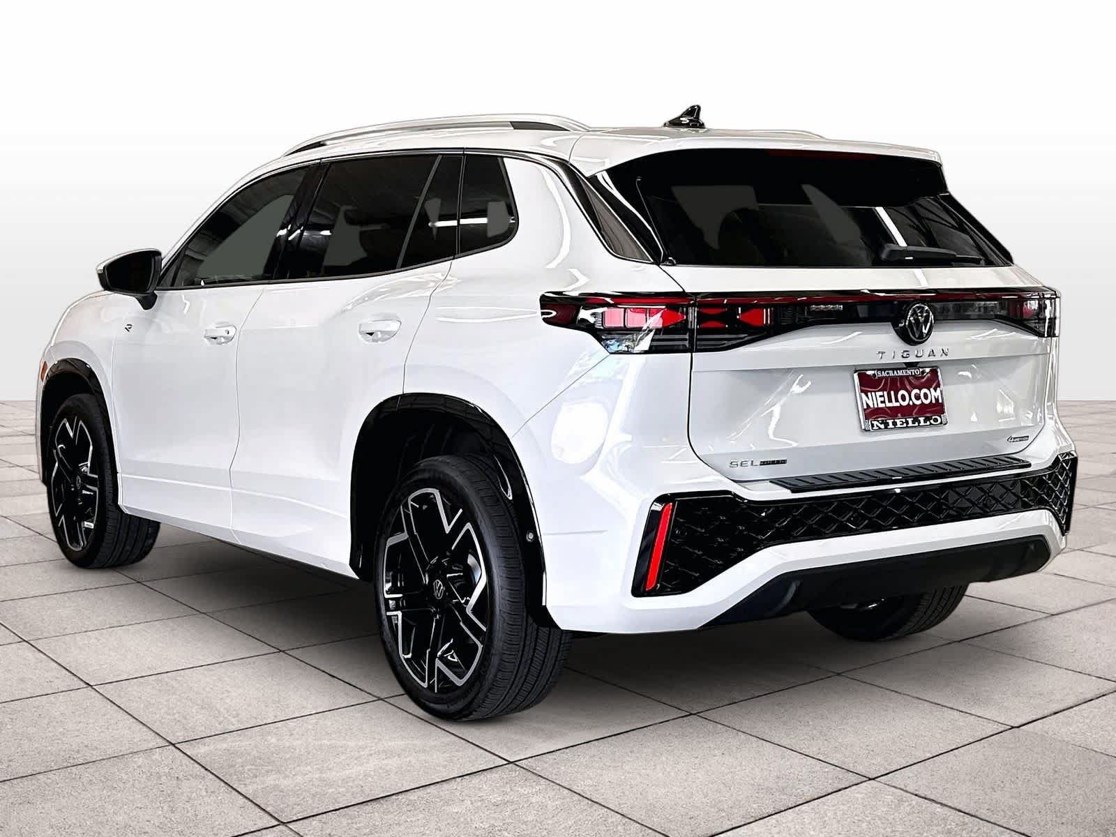 New 2026 Volkswagen Tiguan SEL R-Line AWD/4WD image 3