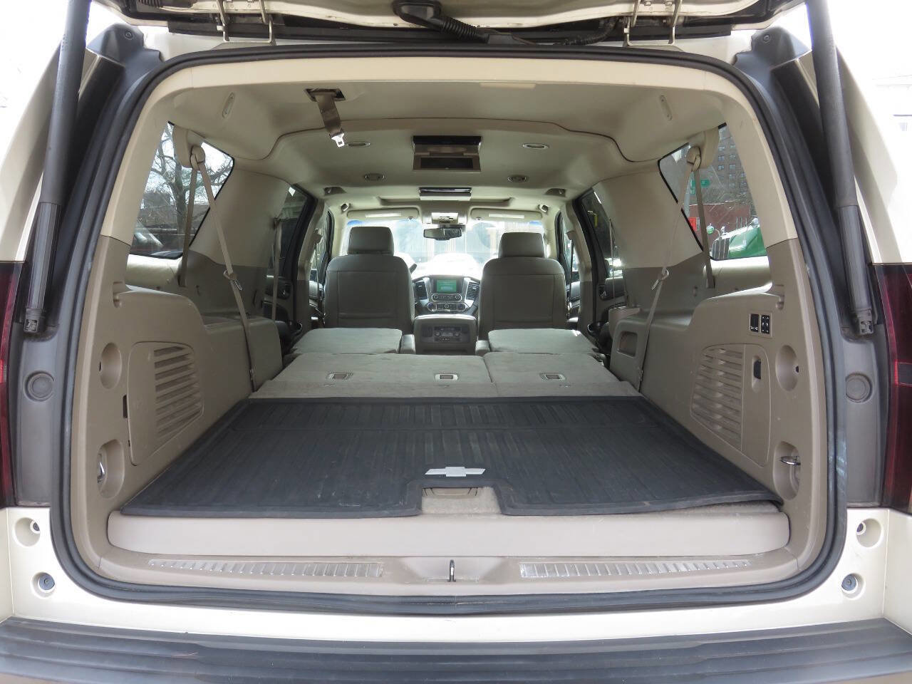 Used 2016 Chevrolet Suburban LT image 29