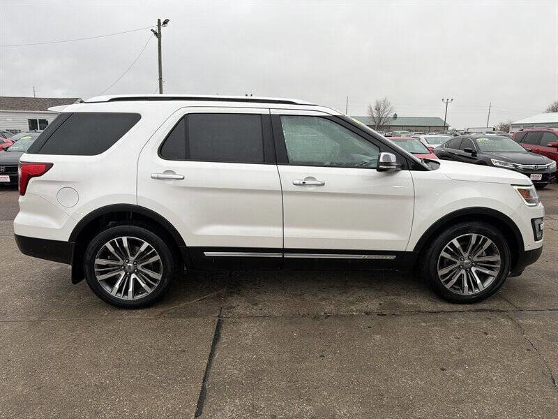 Used 2017 Ford Explorer Platinum image 6