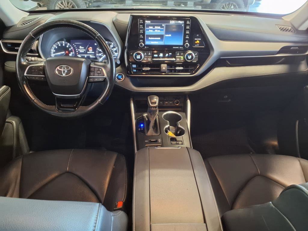Used 2020 Toyota Highlander XLE image 16