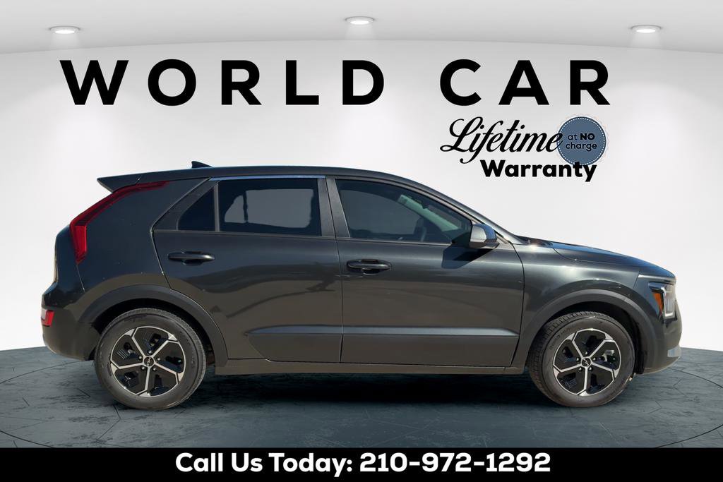 Used 2023 Kia Niro LX FWD image 2