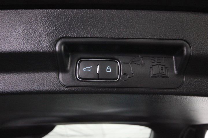 Used 2022 Ford Explorer XLT w/ Equipment Group 202A image 7