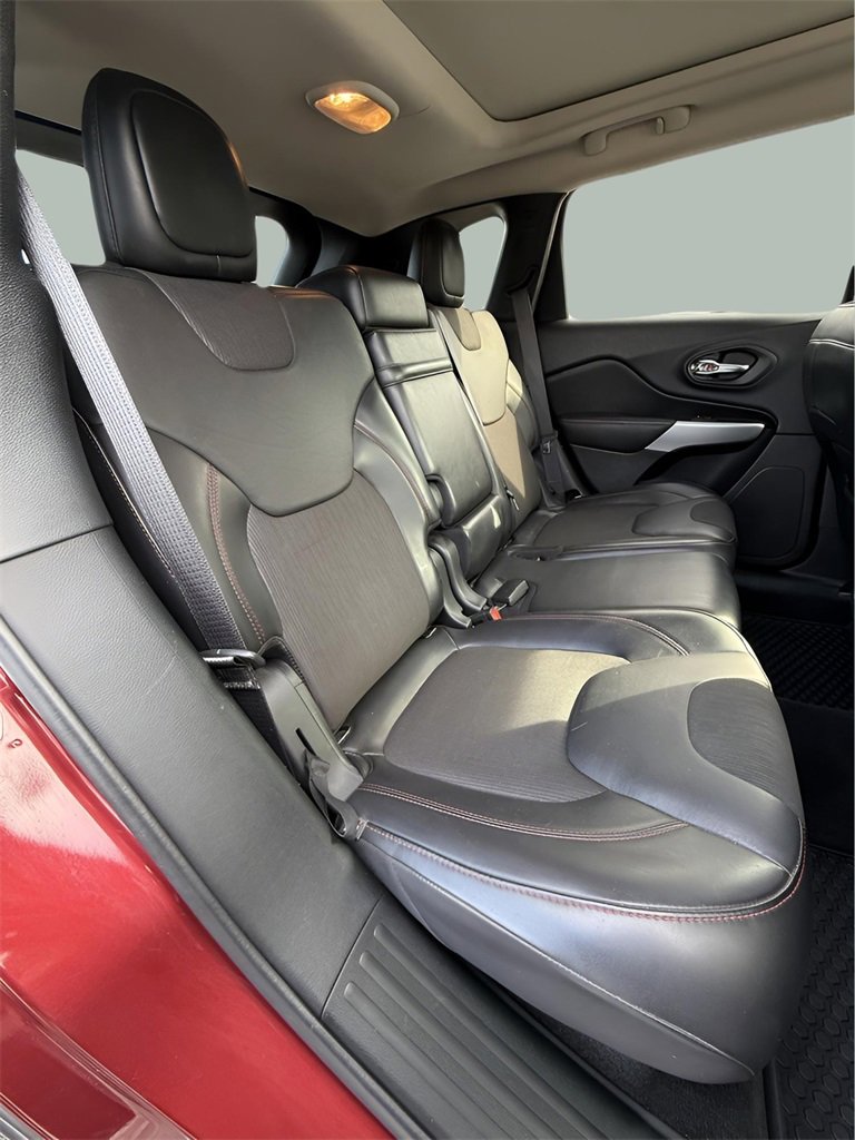 Used 2018 Jeep Cherokee Trailhawk w/ Comfort/Convenience Group image 22