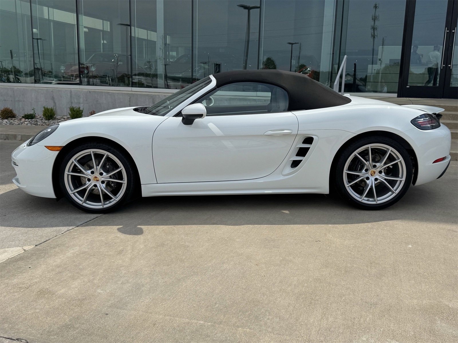 New 2025 Porsche 718 Boxster image 2