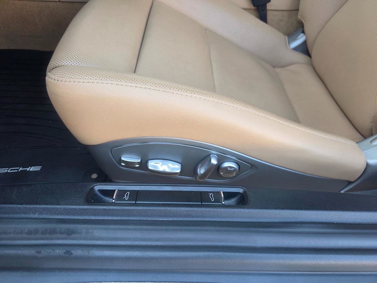 Used 2015 Porsche Boxster S RWD image 40