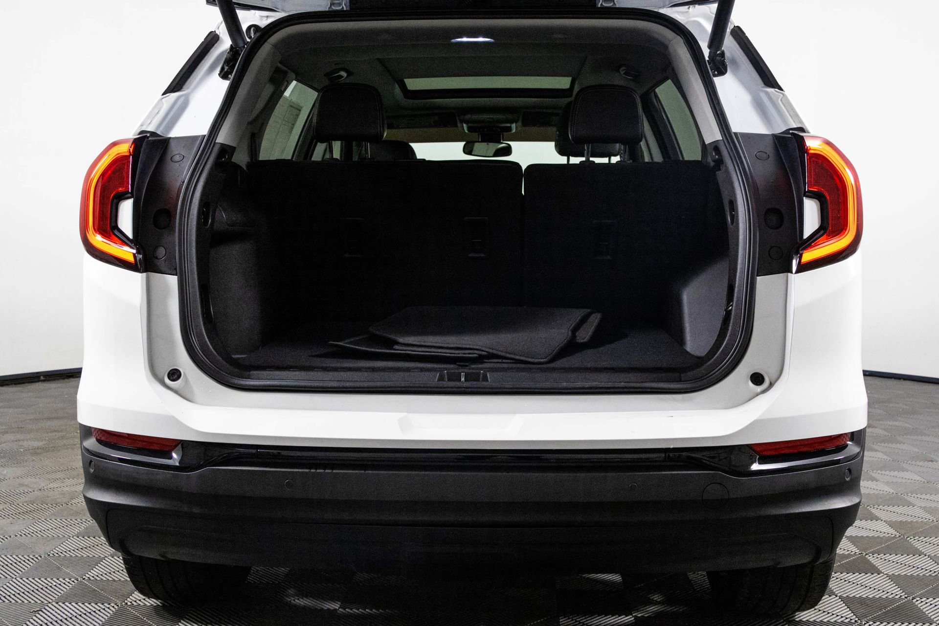 Certified 2022 GMC Terrain SLT w/ Elevation Edition image 74