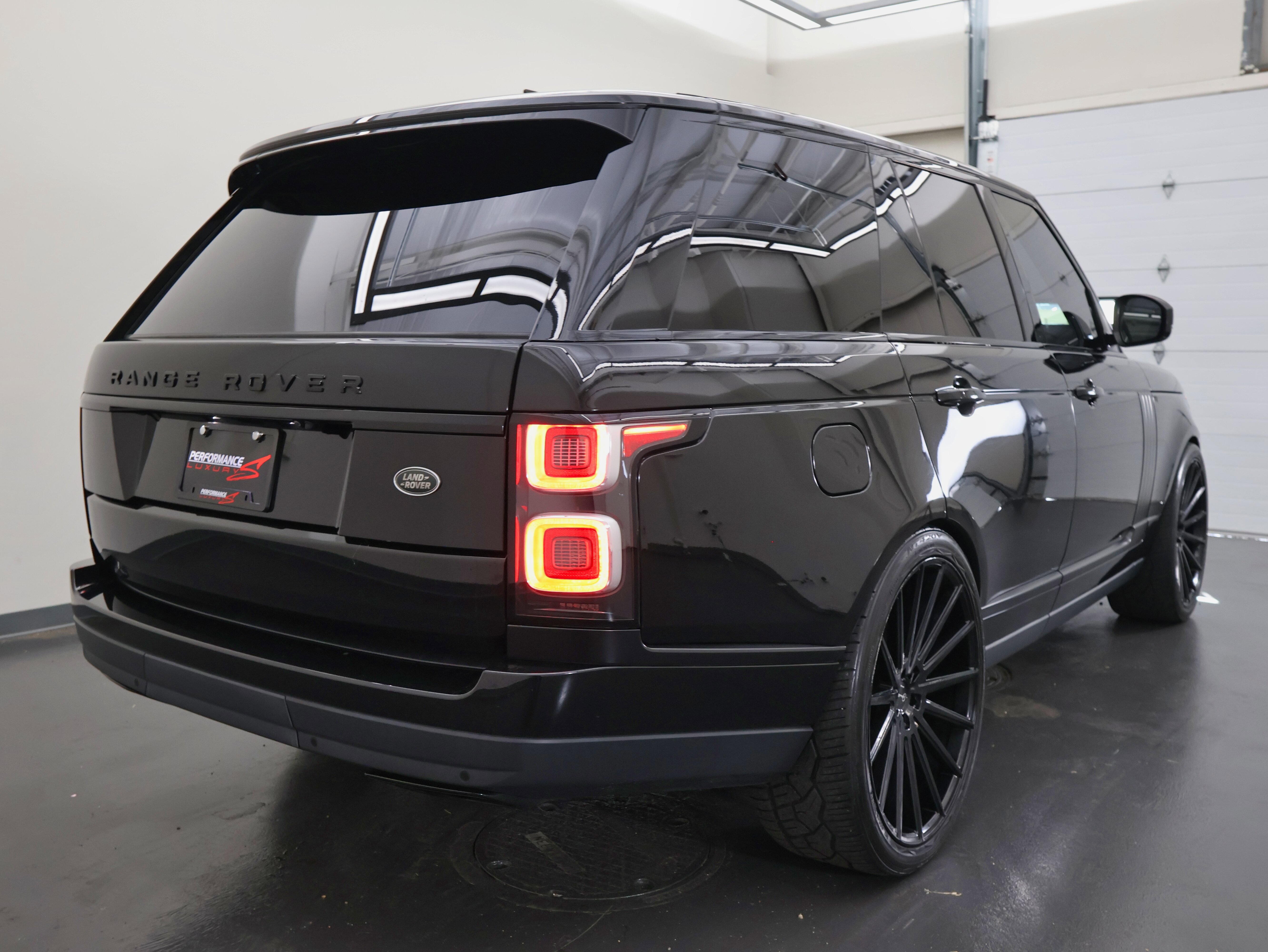 Used 2020 Land Rover Range Rover image 3