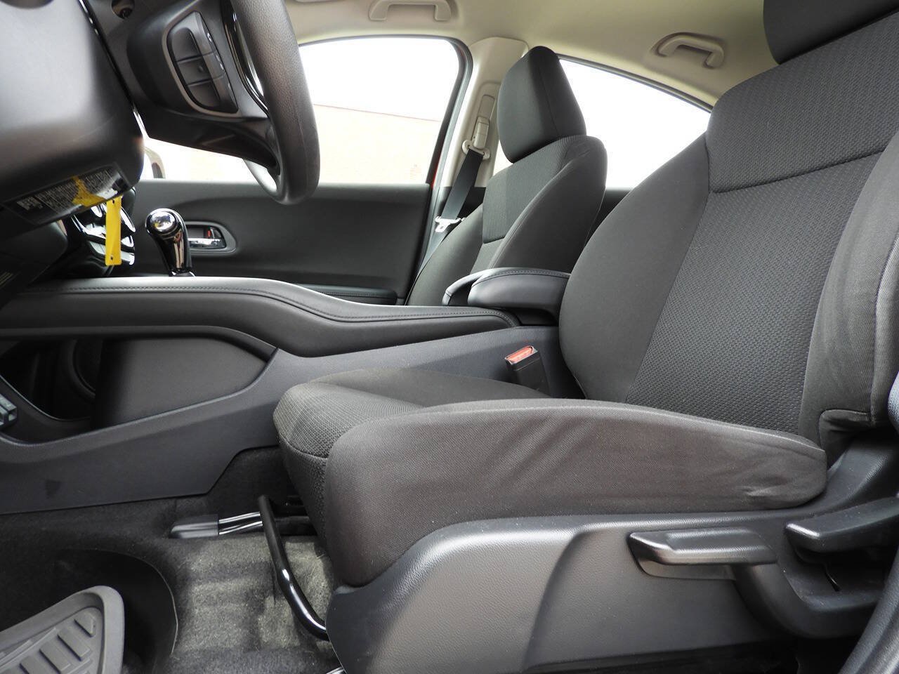 Used 2018 Honda HR-V LX image 12