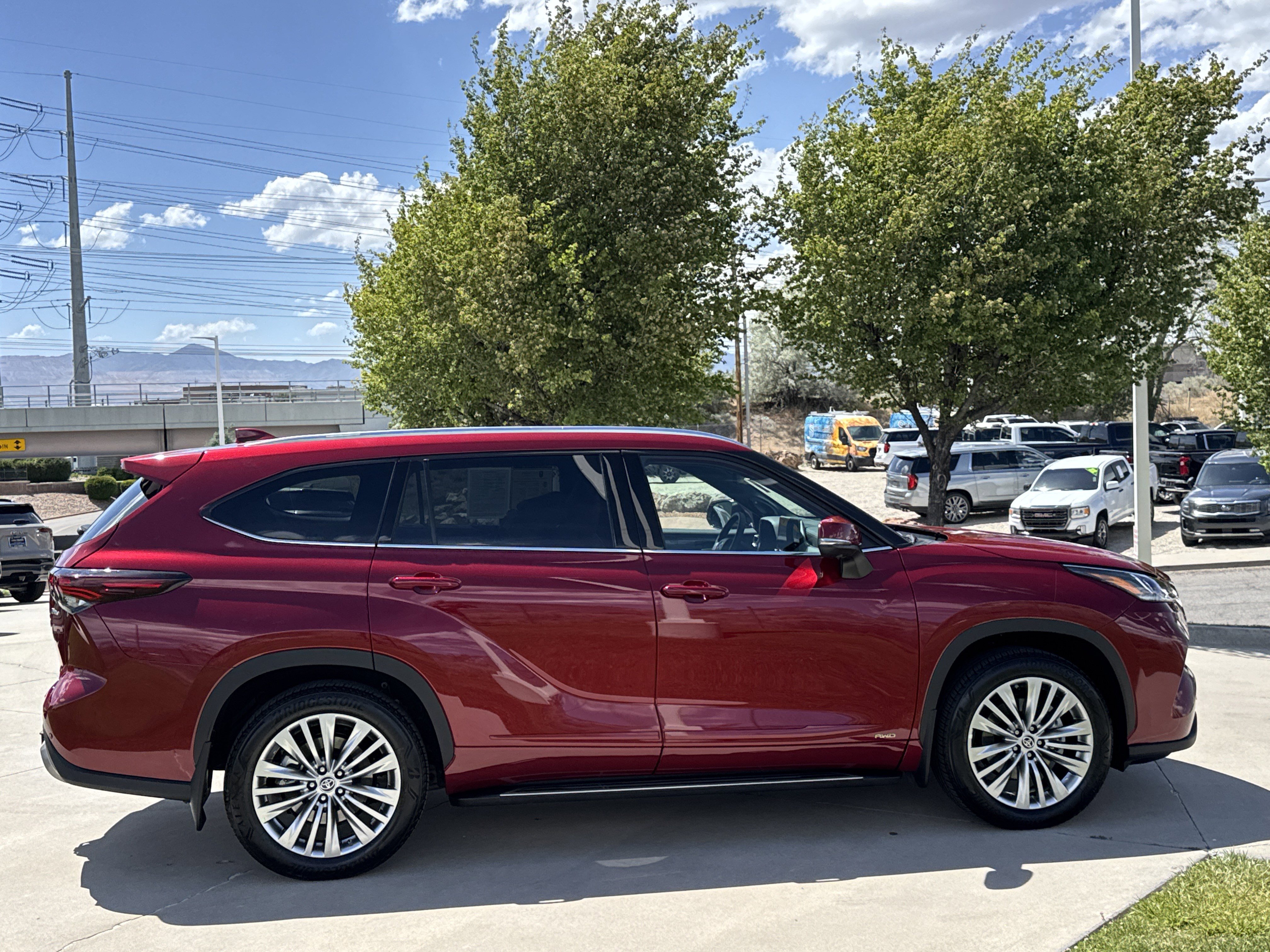 Used 2025 Toyota Highlander Platinum AWD/4WD image 6