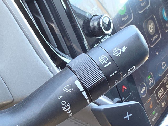 Used 2023 Subaru Outback Premium image 37