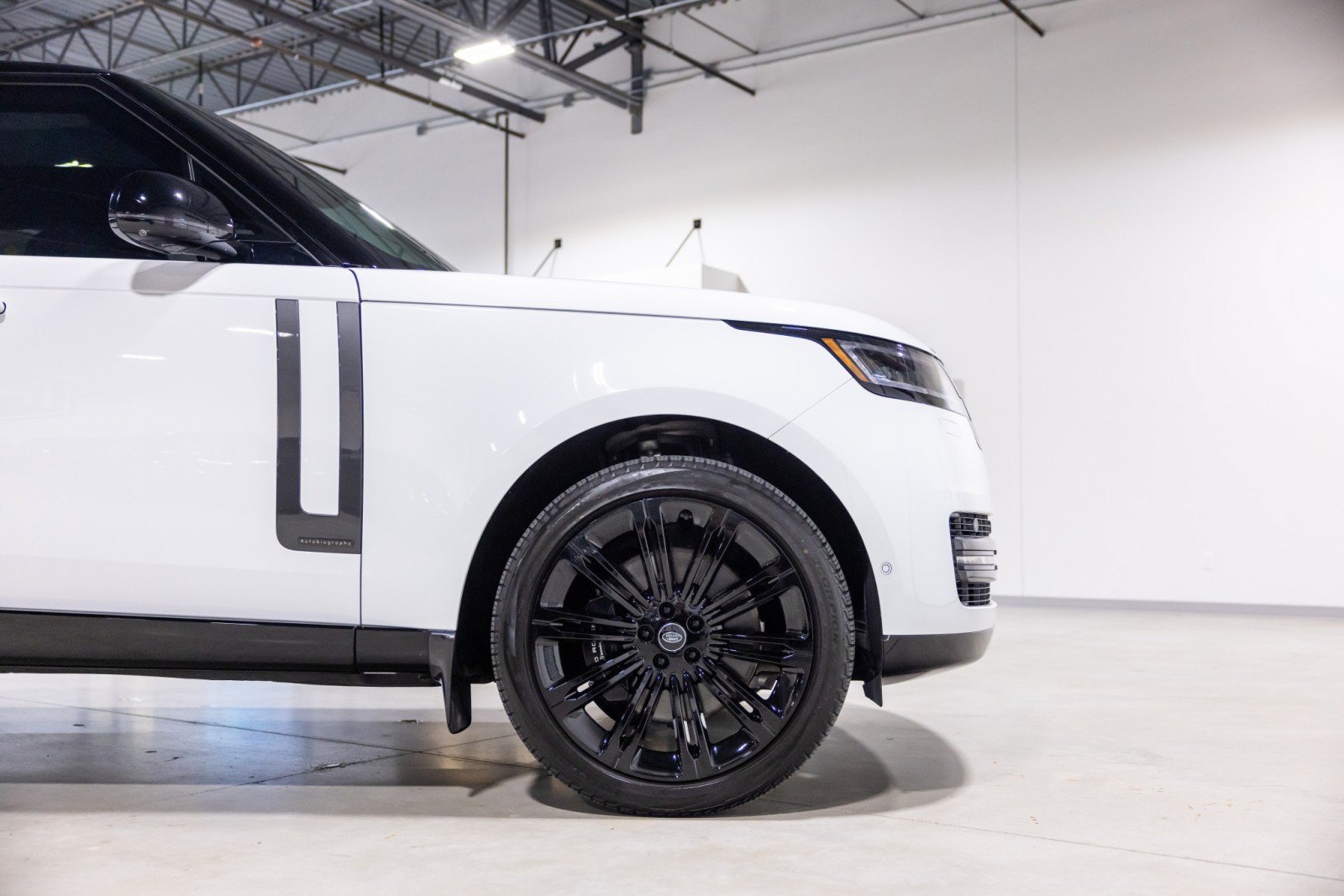 Used 2024 Land Rover Range Rover Long Wheelbase Autobiography AWD/4WD image 21