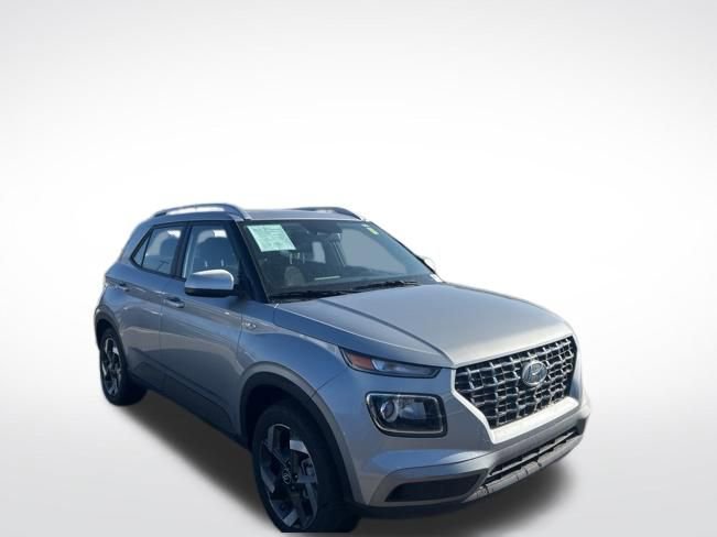 Used 2026 Hyundai Venue SEL image 4