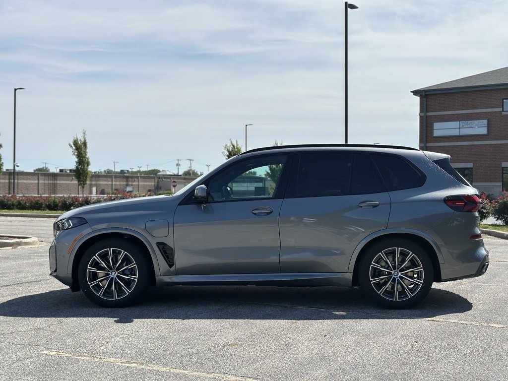 New 2026 BMW X5 xDrive50e w/ Executive Package image 4