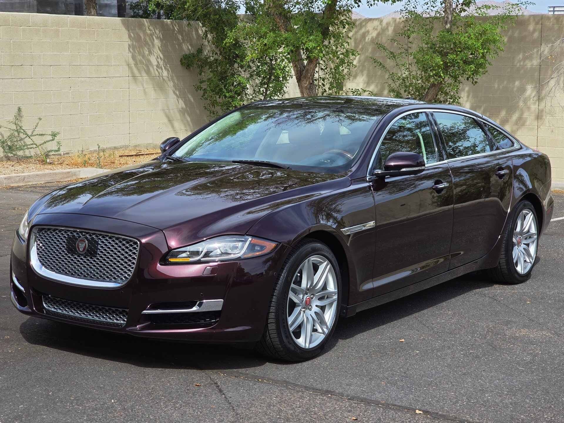 Used 2018 Jaguar XJ L Portfolio image 6