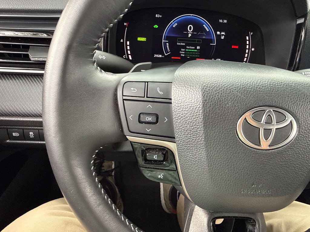 Used 2025 Toyota Camry SE FWD image 31