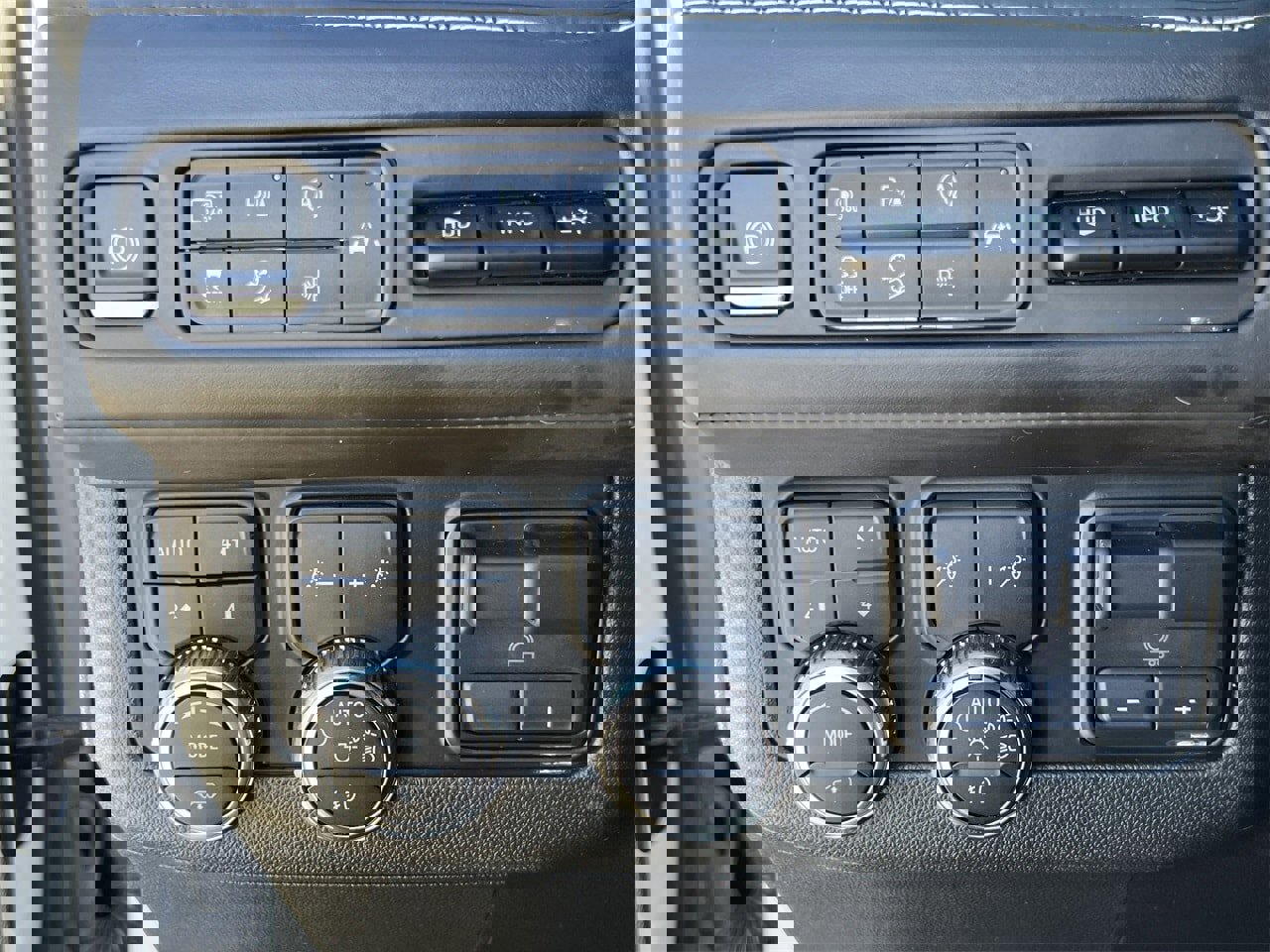 Used 2023 GMC Yukon Denali Ultimate image 11