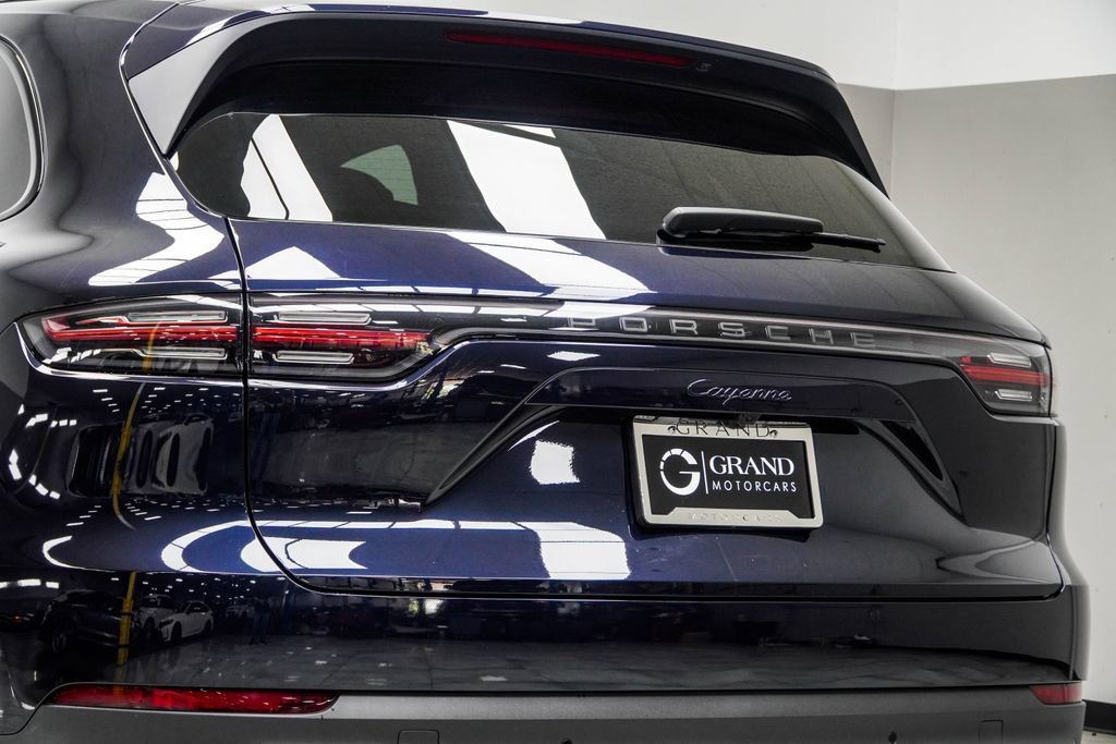 Used 2023 Porsche Cayenne Platinum Edition image 13