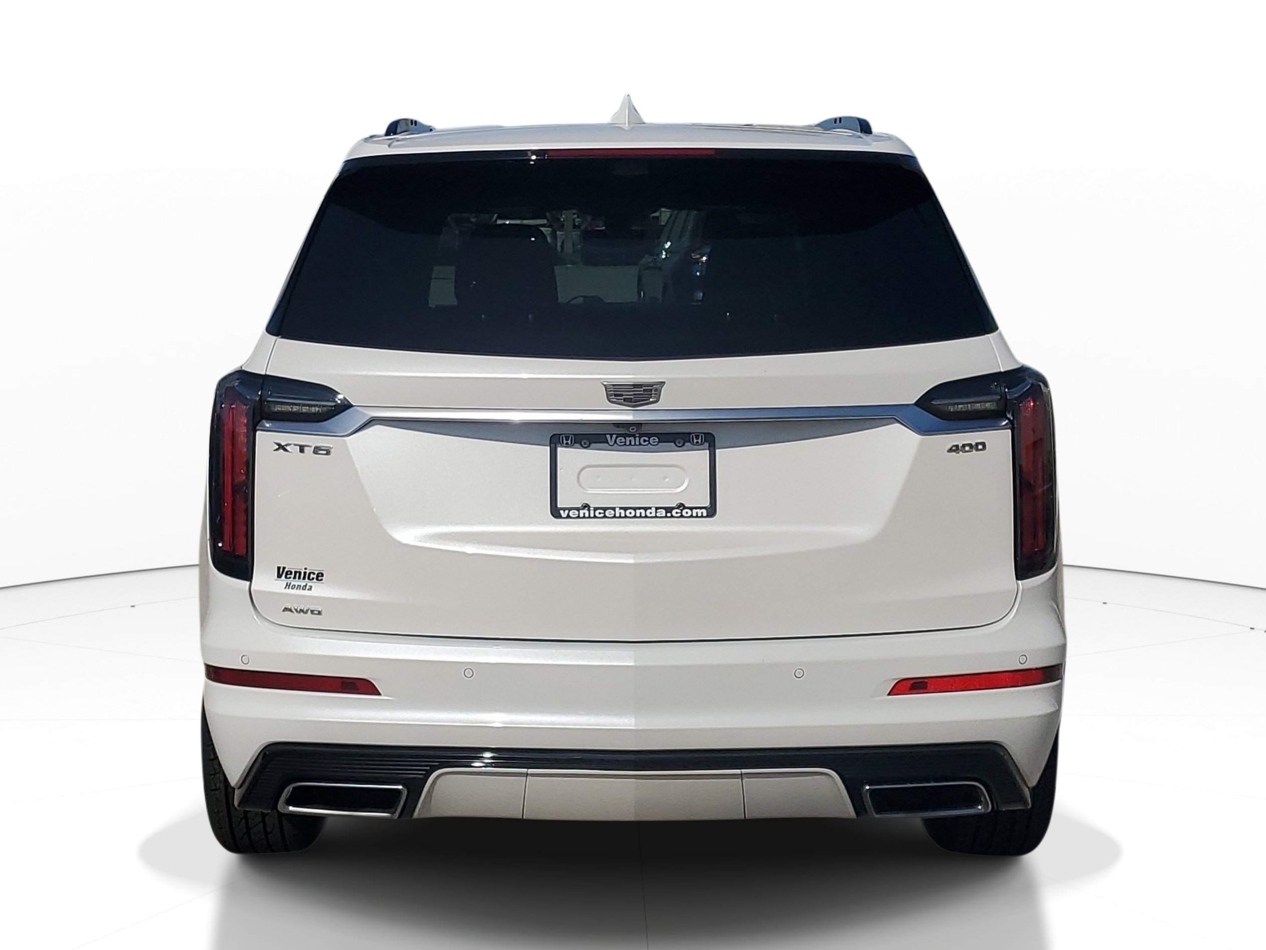 Used 2025 Cadillac XT6 Sport w/ LPO, Red Accent Package AWD/4WD image 5