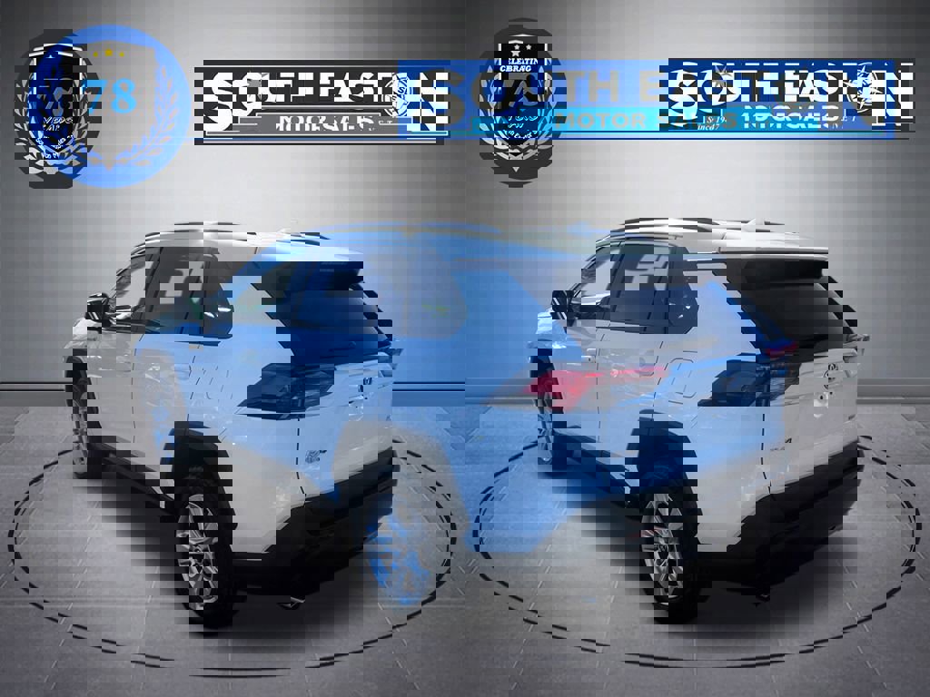 Used 2020 Toyota RAV4 LE image 5