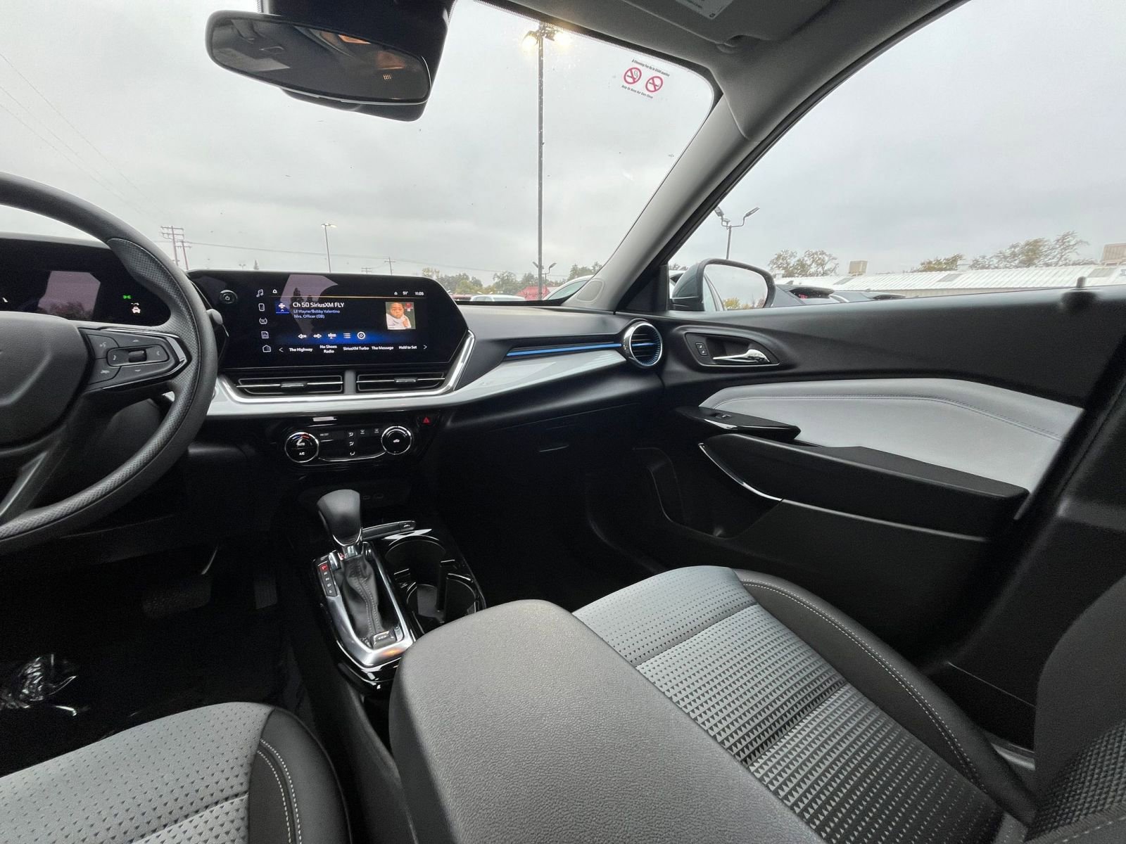 Used 2025 Chevrolet Trax LT image 33