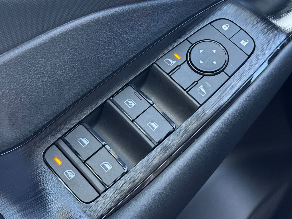 Used 2025 Nissan Rogue S image 20