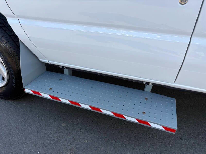 Used 2014 Ford E-250 and Econoline 250 Extended w/ Power Group image 21