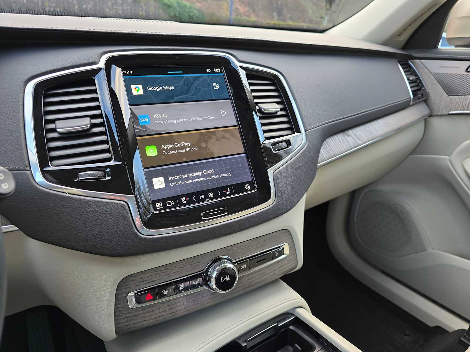 Used 2024 Volvo XC90 B6 Ultimate w/ Protection Package Premier image 27