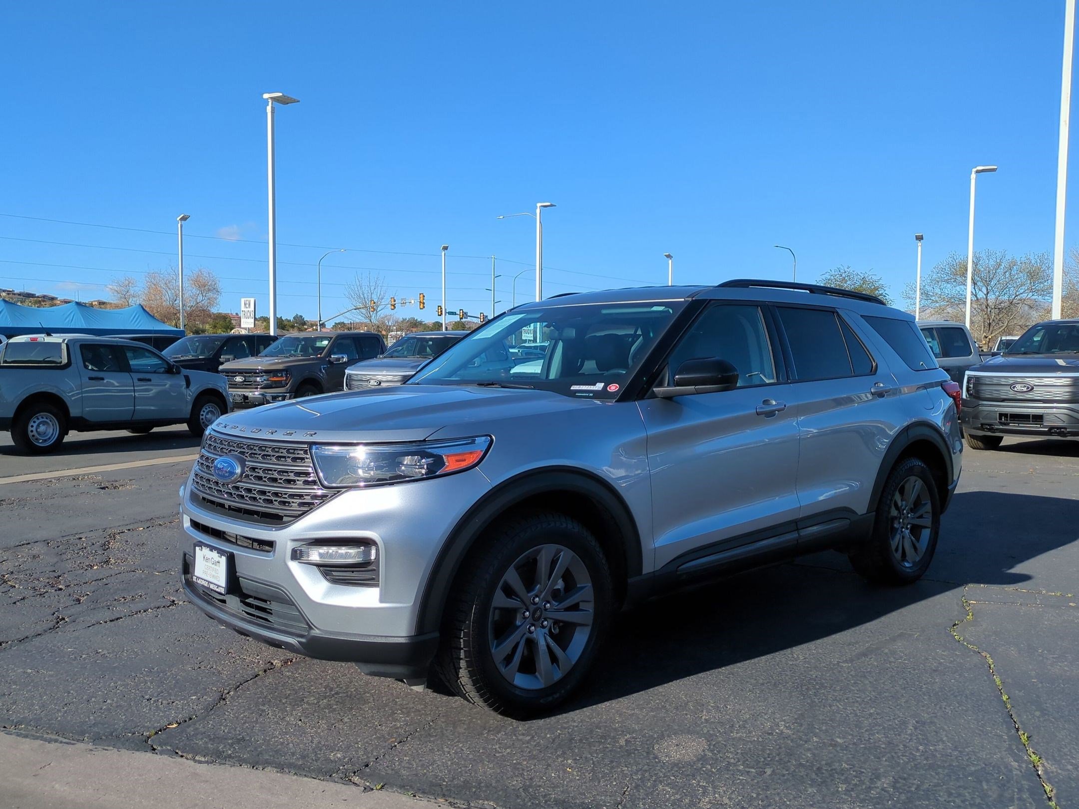 Used 2022 Ford Explorer XLT w/ Equipment Group 202A image 7