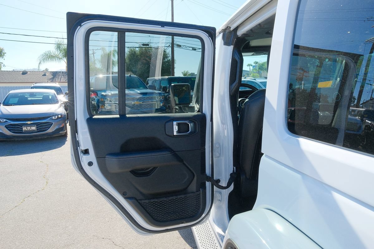 Used 2022 Jeep Wrangler Unlimited Sahara w/ Cold Weather Group AWD/4WD image 32