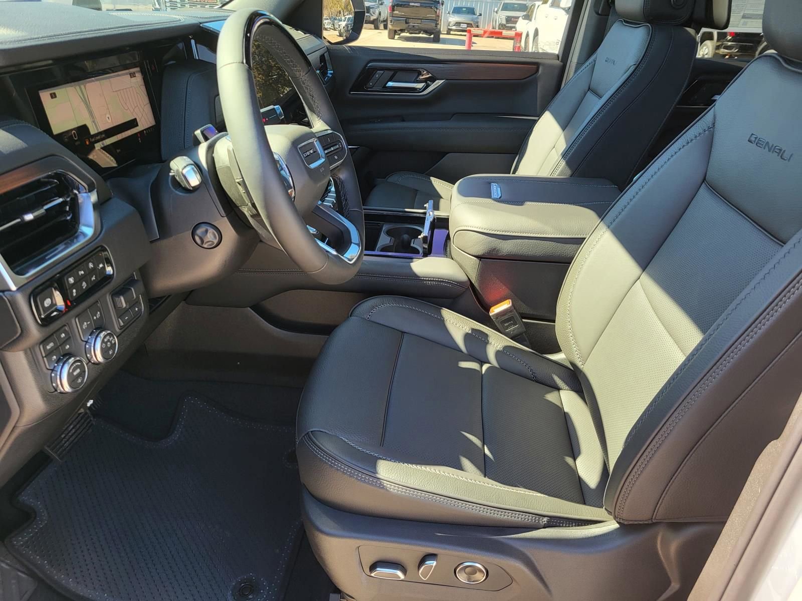 New 2026 GMC Yukon XL Denali w/ Denali Reserve Package AWD/4WD image 8