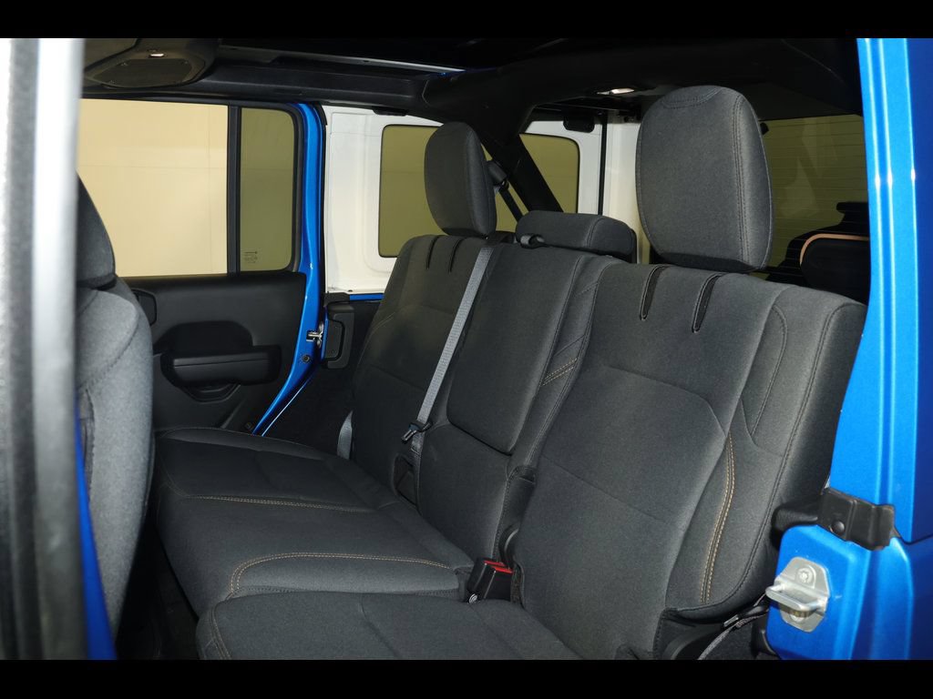 Certified 2024 Jeep Wrangler Unlimited w/ Convenience Group AWD/4WD image 27