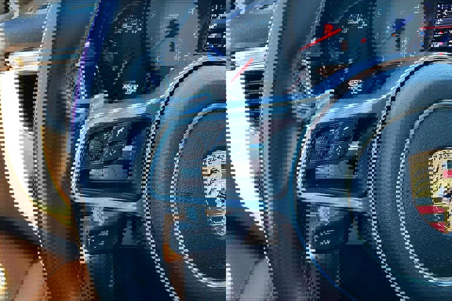 Used 2018 Porsche Macan S image 24