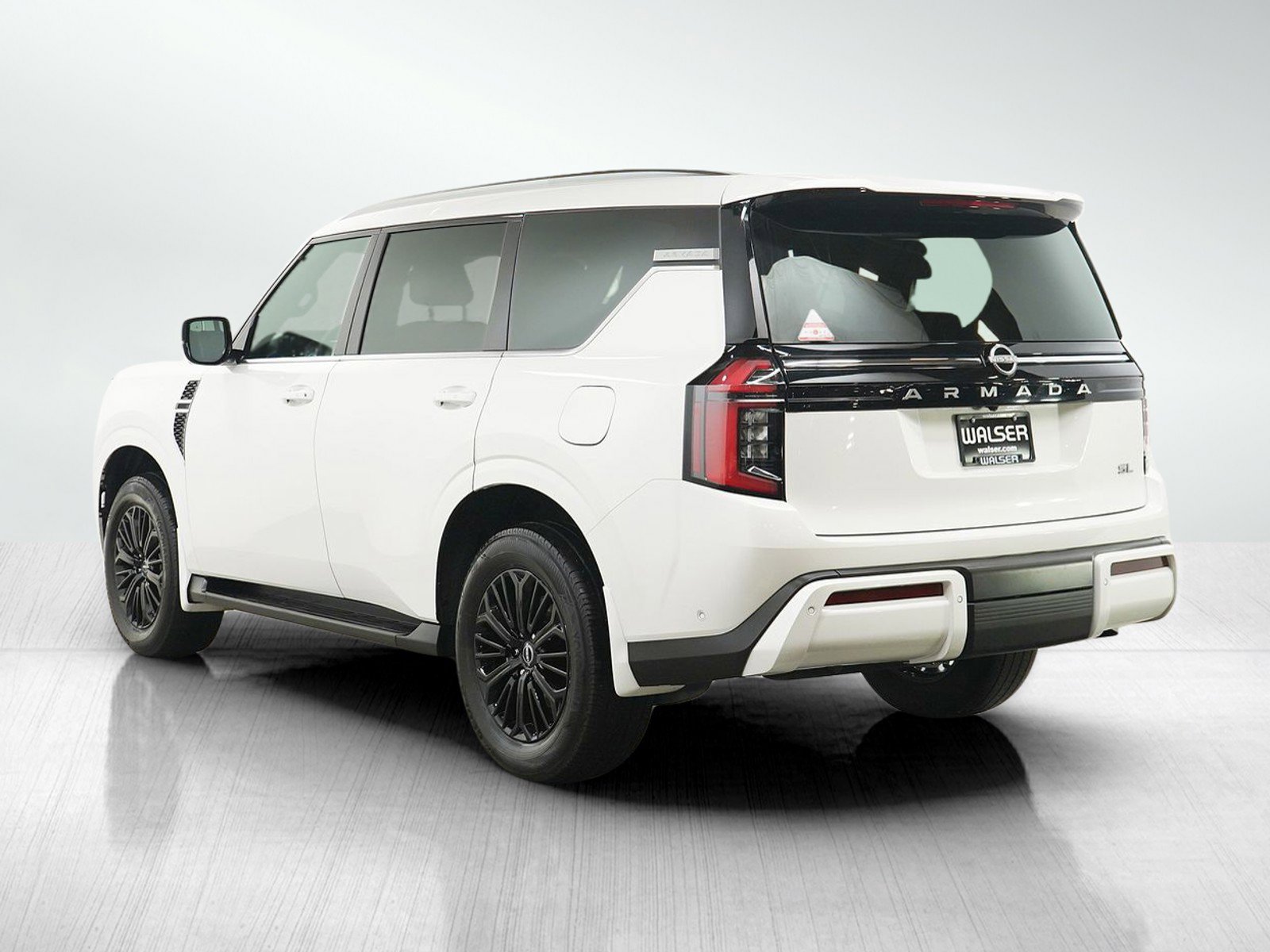Used 2025 Nissan Armada SL AWD/4WD image 2
