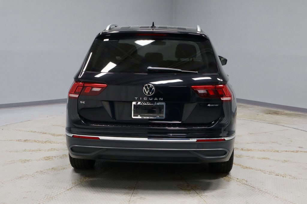 Used 2024 Volkswagen Tiguan SE w/ Panoramic Sunroof Package AWD/4WD image 11