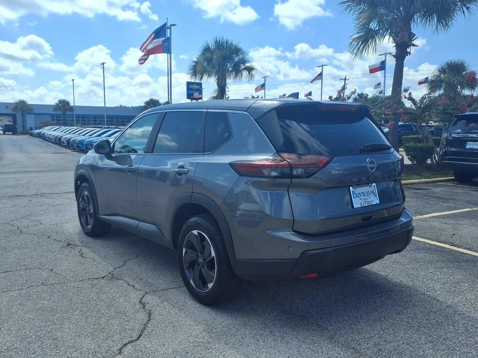 Used 2025 Nissan Rogue SV AWD/4WD image 2