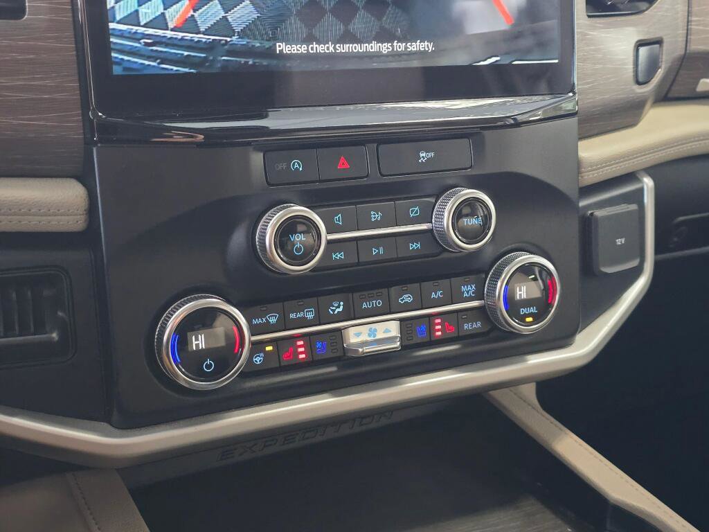 Used 2024 Ford Expedition Limited image 33