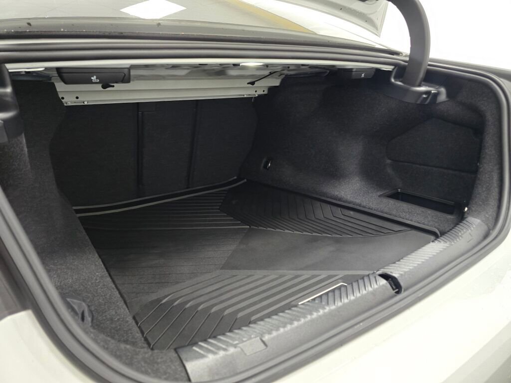 Used 2026 BMW 530i xDrive w/ Premium Package image 22