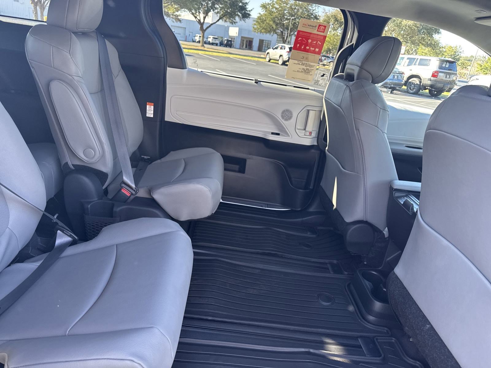 New 2025 Toyota Sienna XLE image 30