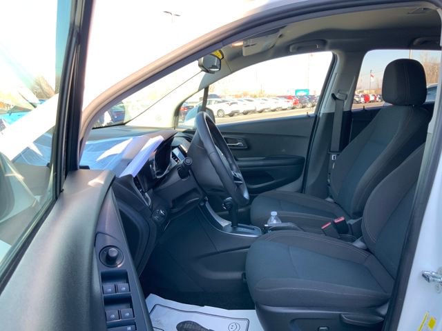 Used 2022 Chevrolet Trax LS w/ Tint and Cruise Package image 15