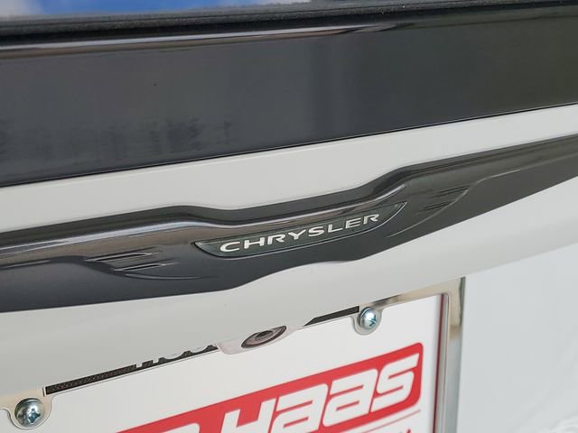 Used 2018 Chrysler Pacifica Touring Plus w/ S Appearance Package image 9