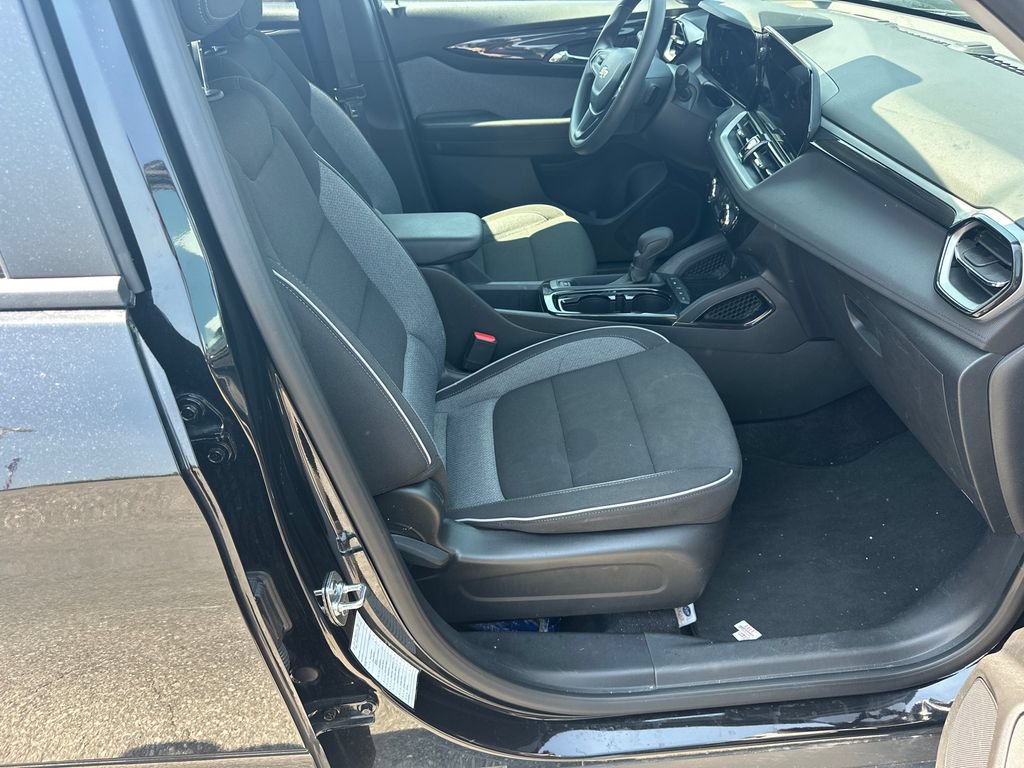 Used 2025 Chevrolet TrailBlazer LT AWD/4WD image 13