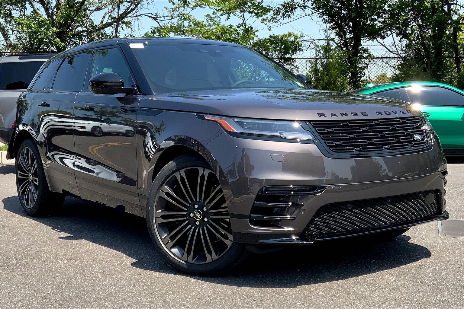 New 2026 Land Rover Range Rover Velar Dynamic SE image 2