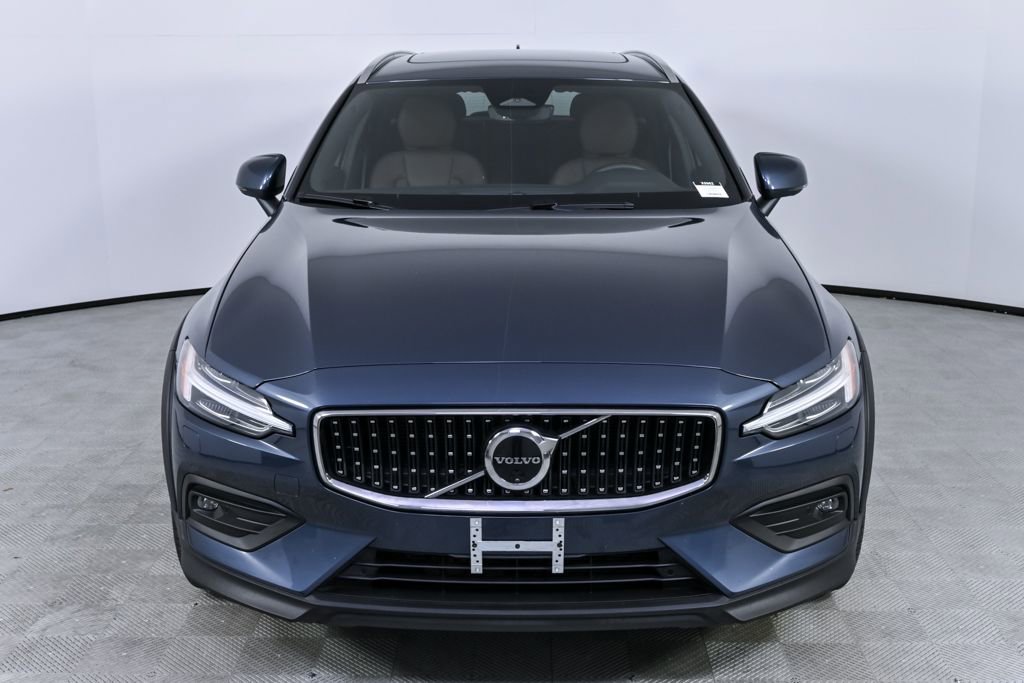 Used 2025 Volvo V60 B5 Cross Country Plus image 35