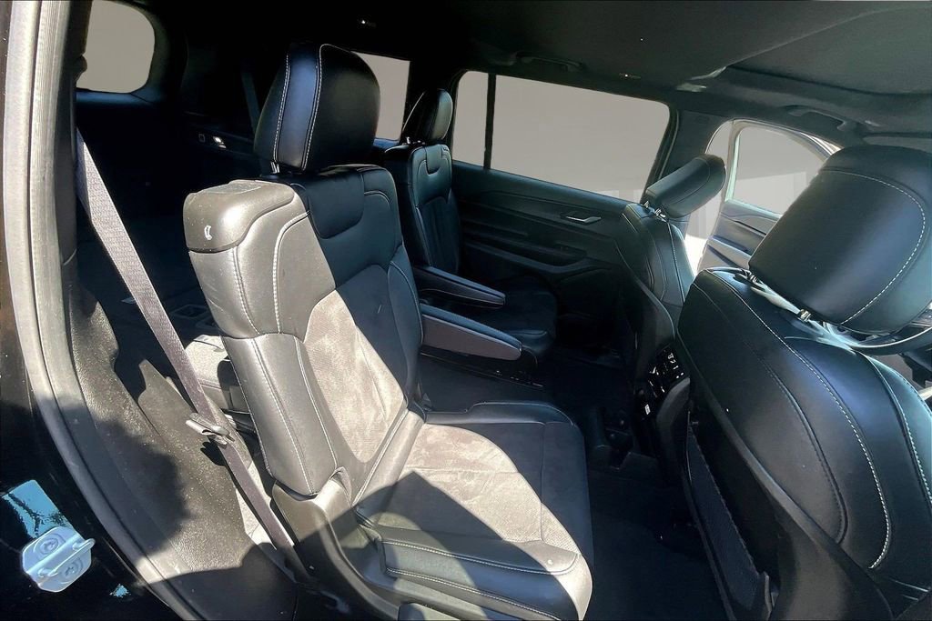 Used 2024 Jeep Grand Cherokee L Altitude AWD/4WD image 24