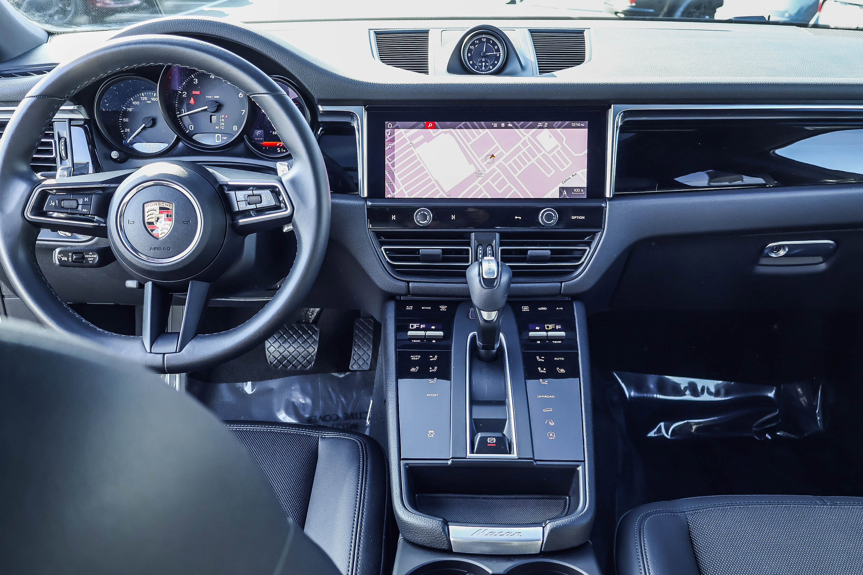 Used 2023 Porsche Macan image 8